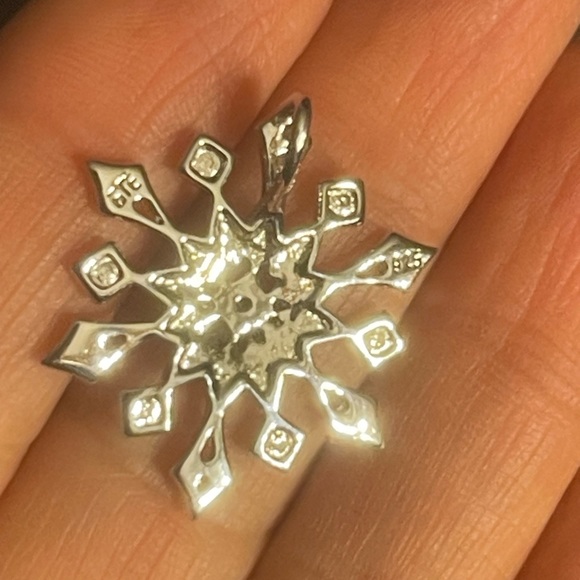 OTC 925 Snowflake Pendant - Picture 2 of 5